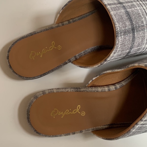 ⭐️HOST PICK⭐️ [7] Plaid flats - Picture 8 of 11